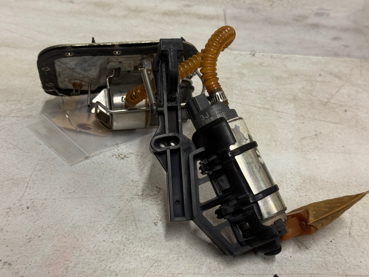 01-16 H-D Heritage Softail Classic OEM Fuel Pump Assembly w/ Top Plate