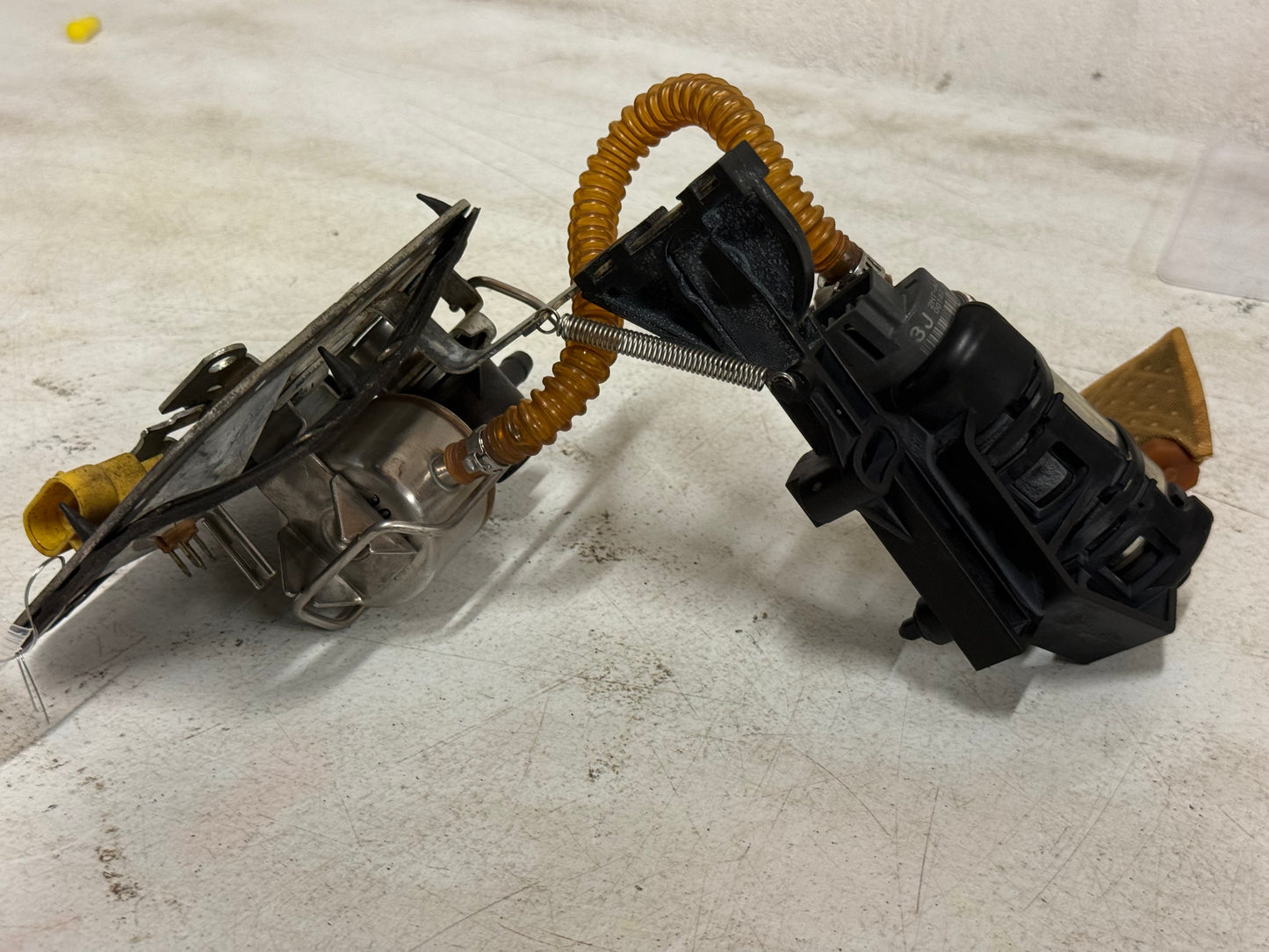 01-16 H-D Heritage Softail Classic OEM Fuel Pump Assembly w/ Top Plate