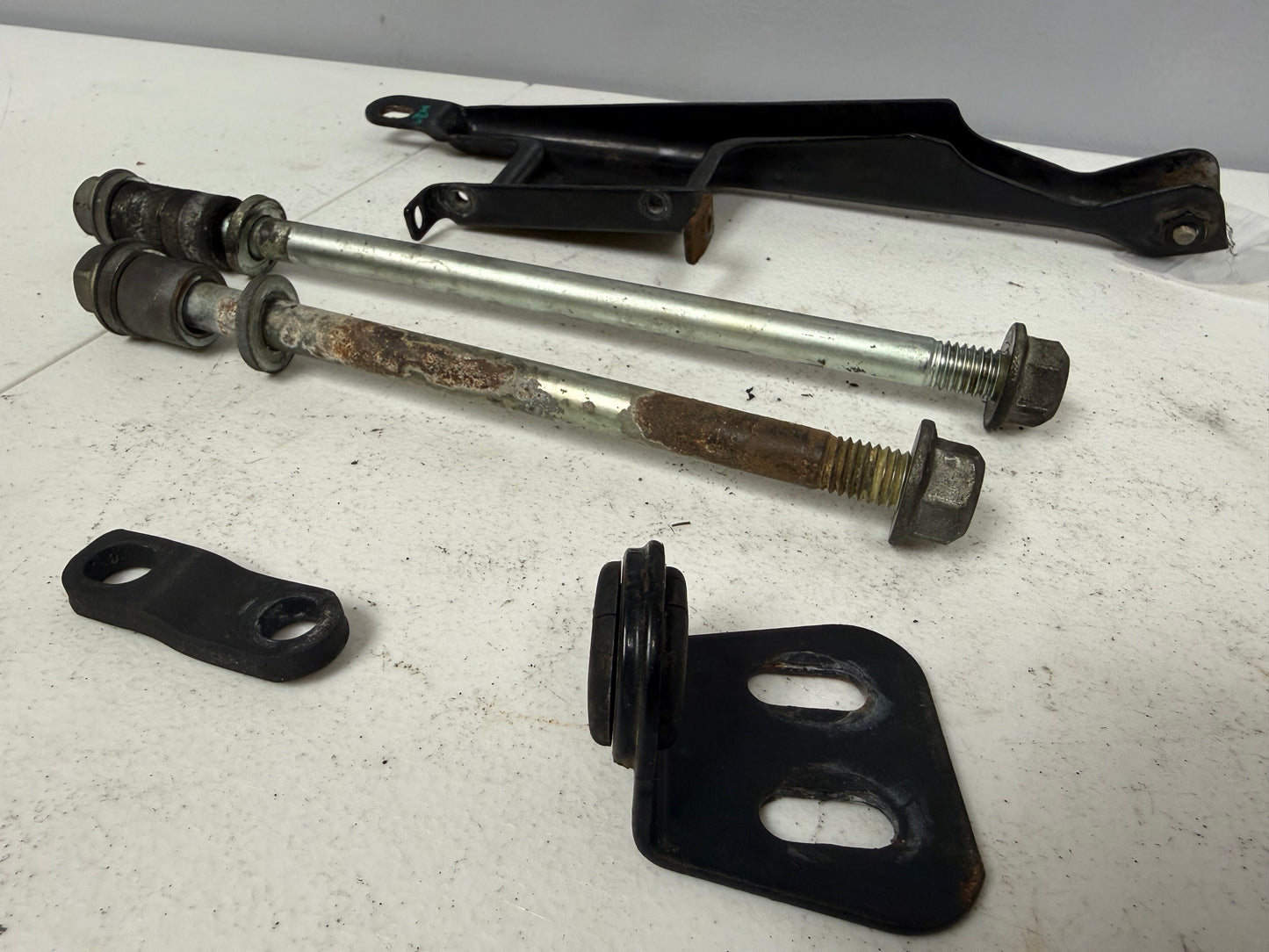 01-16 Harley Davidson Heritage Softail Classic OEM Engine Mount Kit