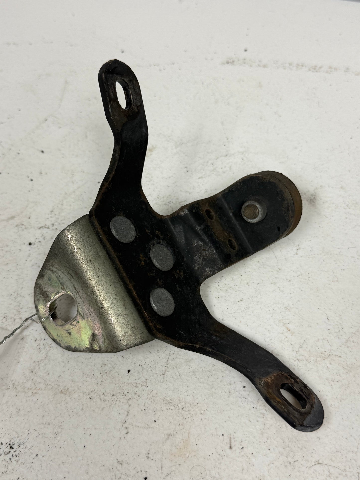 01-16 Harley Heritage Softail Classic Upper Engine Horn Support Mount Bracket