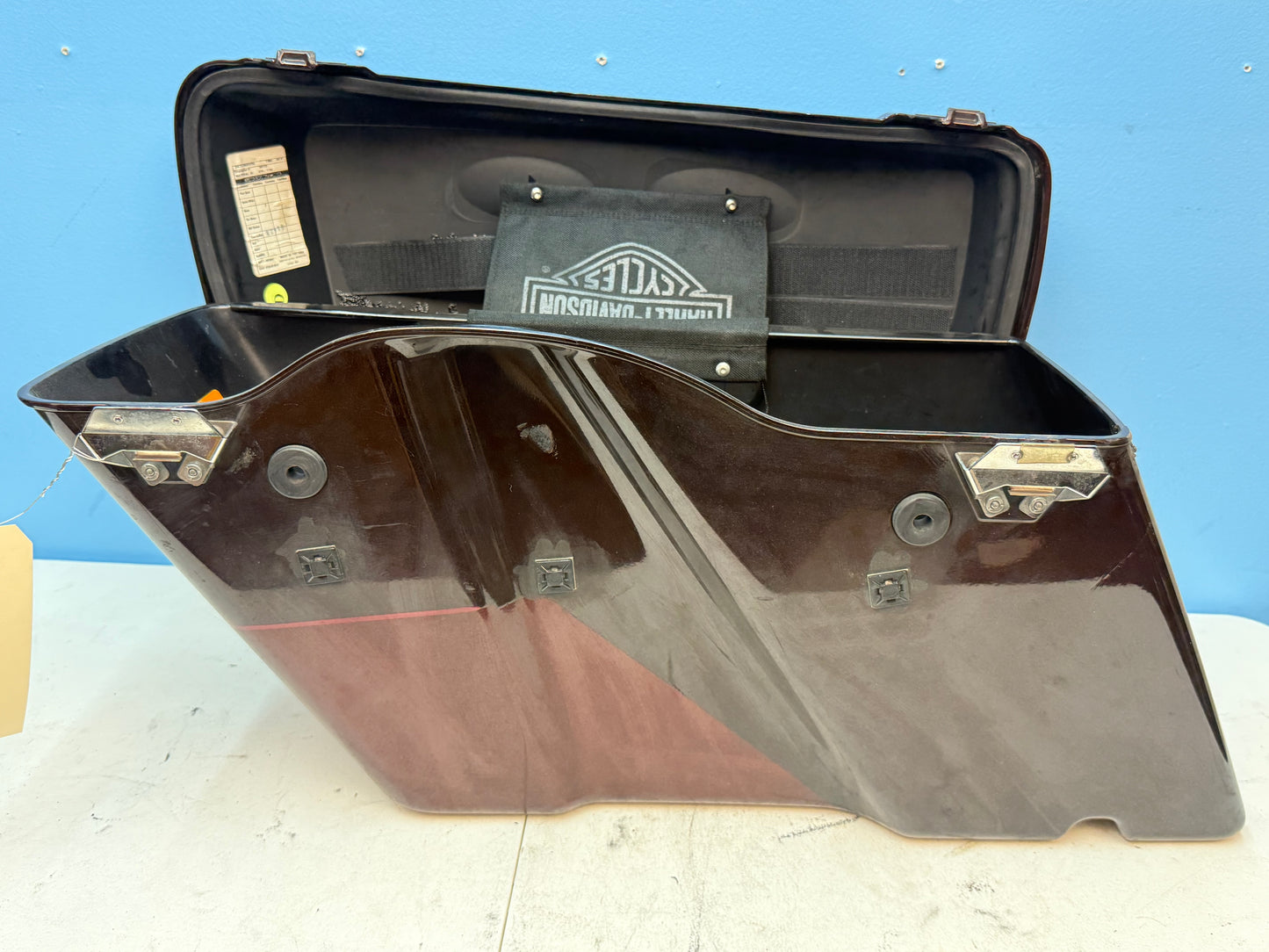 96-13 Harley Davidson Electra Glide Ultra Limited OEM Saddle Bag *Cracked* & Lid