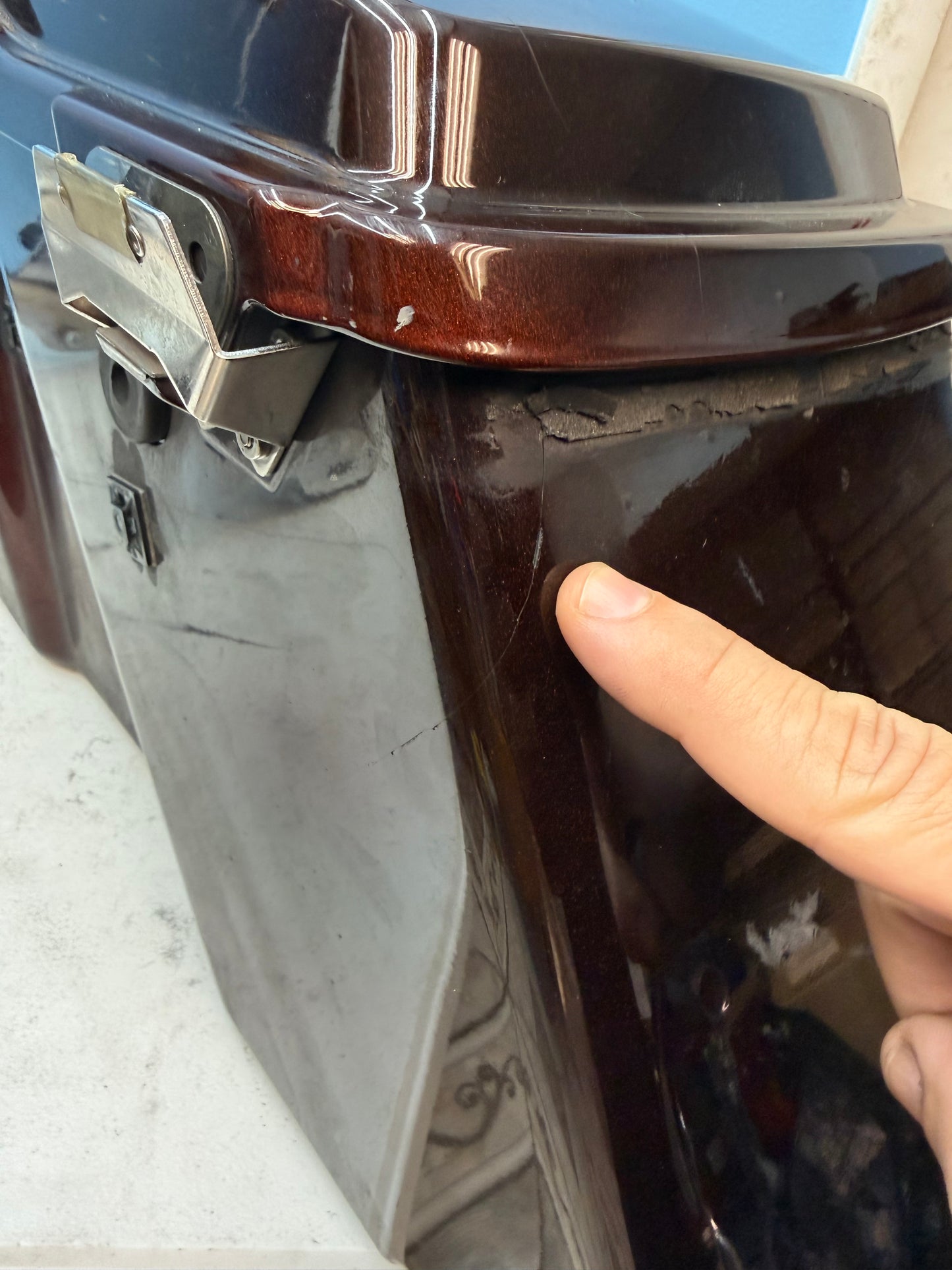 96-13 Harley Davidson Electra Glide Ultra Limited OEM Saddle Bag *Cracked* & Lid