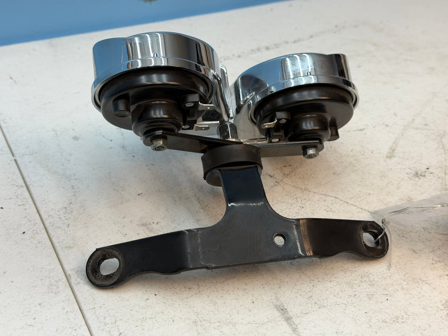 96-13 Harley Davidson Electra Glide Ultra Limited OEM Dual Horn Assembly