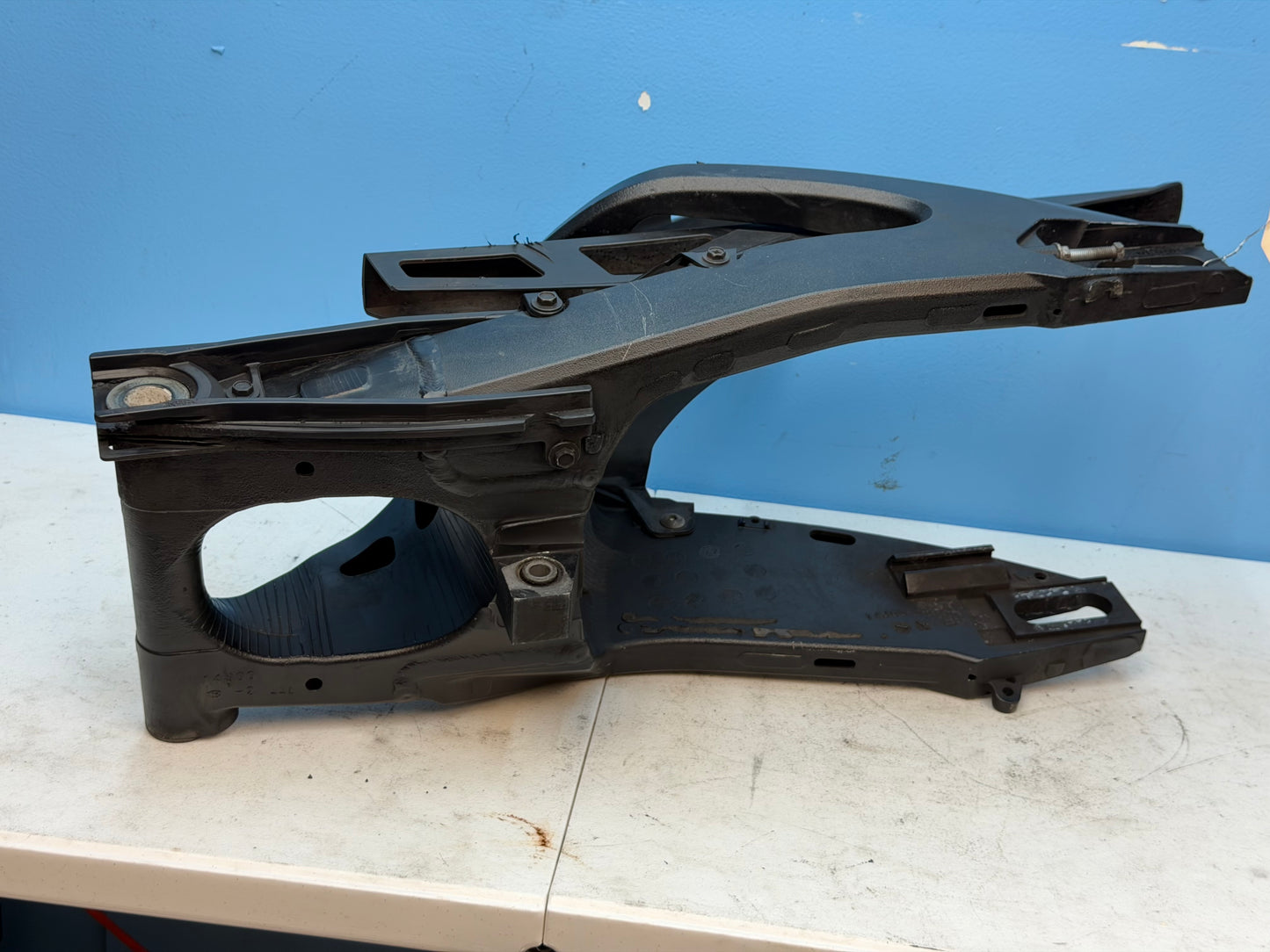 11-25 Suzuki GSXR 600 750 Rear Swing Arm Swingarm Suspension 61000-14J01-YAP