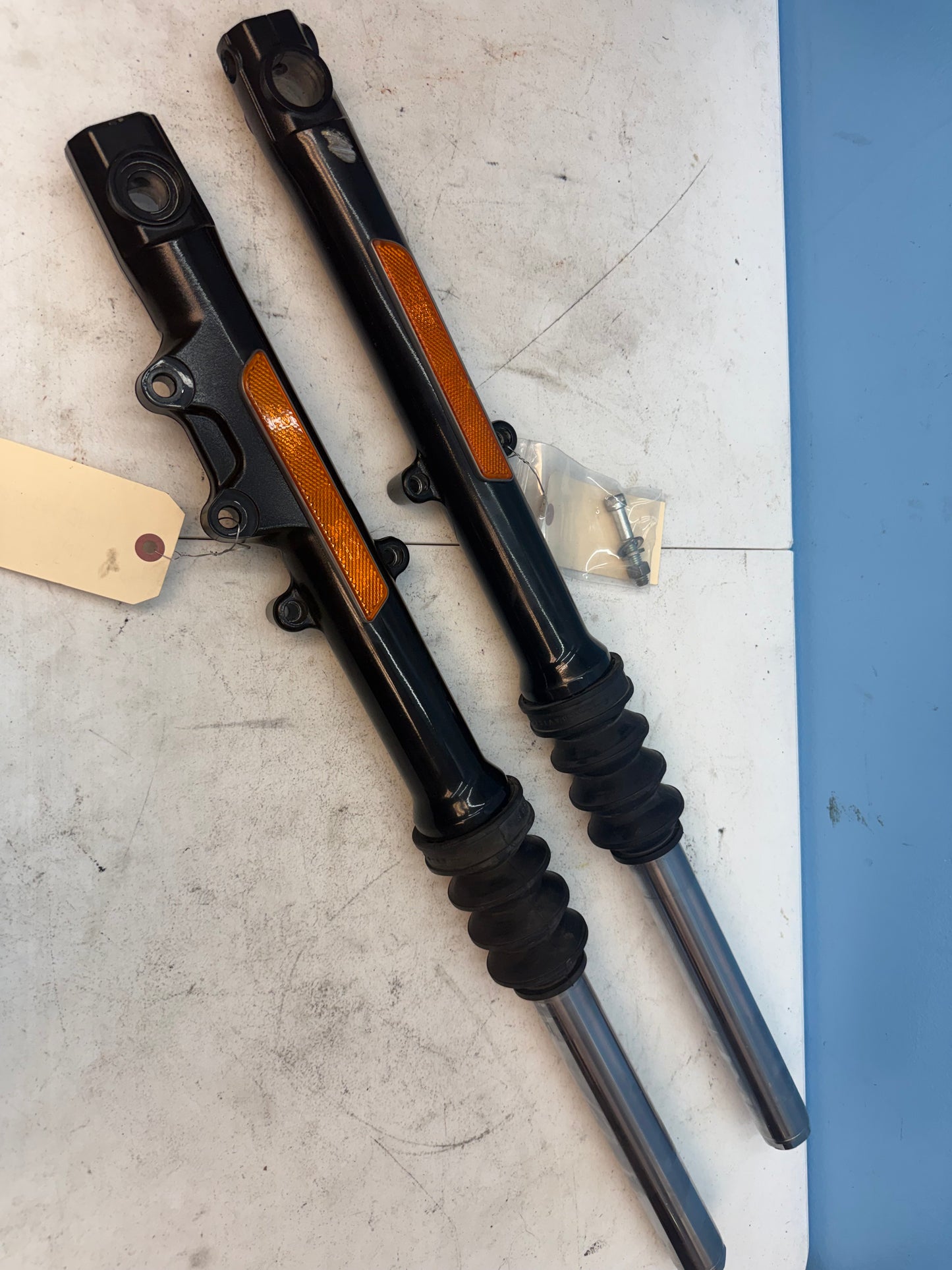 14-22 Harley Davidson Sportster XL1200 OEM Front Forks *SLIGHT DAMAGE*