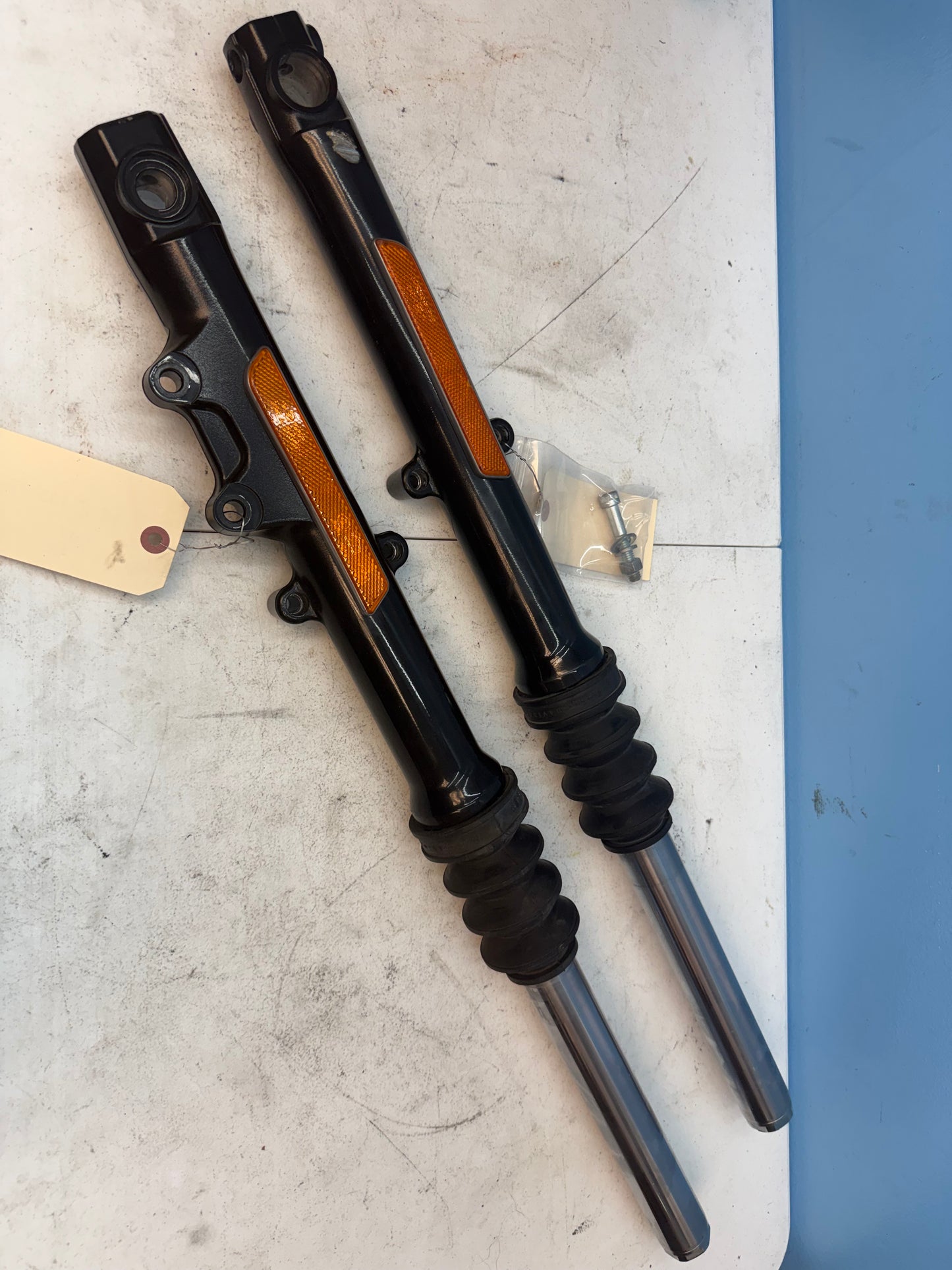 14-22 Harley Davidson Sportster XL1200 OEM Front Forks *SLIGHT DAMAGE*