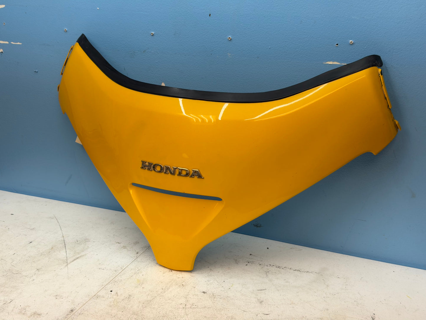 01-10 Honda Goldwing OEM Screen Garnish Set / Front Upper Panel 64120-MCA-000ZD