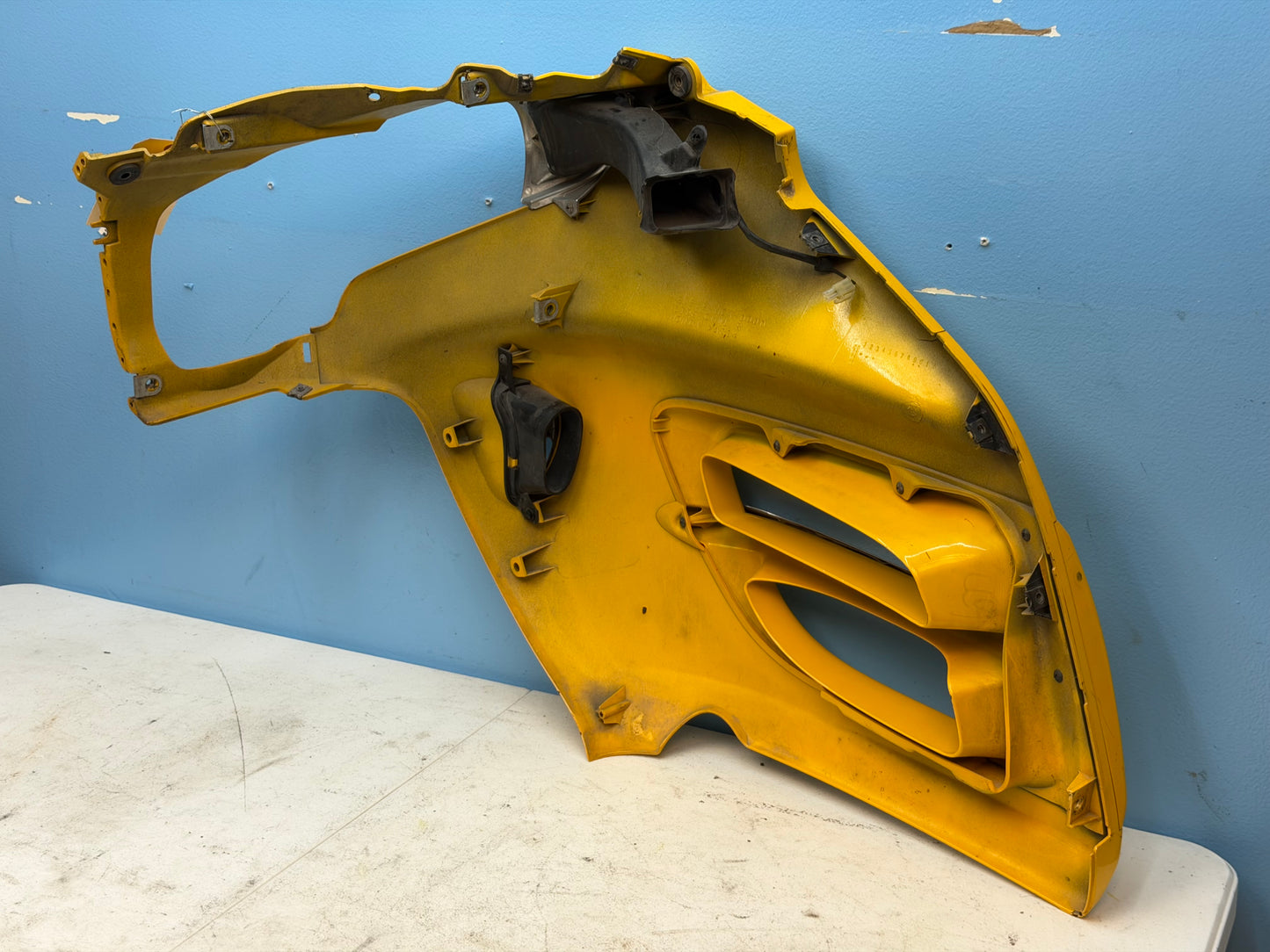 01-10 Honda Goldwing OEM Front Right Cowl 64282-MCA-010ZD *CRACKED SEE IMAGE*