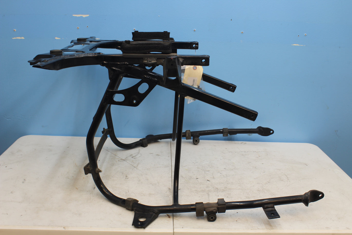 01-10 Honda Goldwing Rear Trunk Luggage Frame Saddlebag Stay Mount 84100-MCA-A61