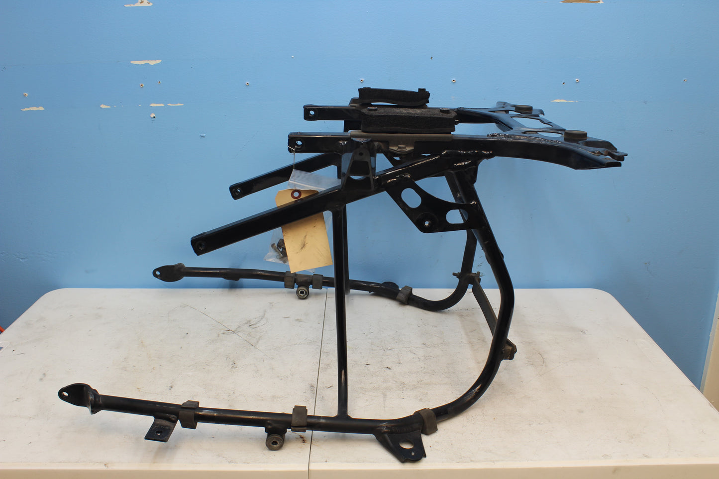01-10 Honda Goldwing Rear Trunk Luggage Frame Saddlebag Stay Mount 84100-MCA-A61