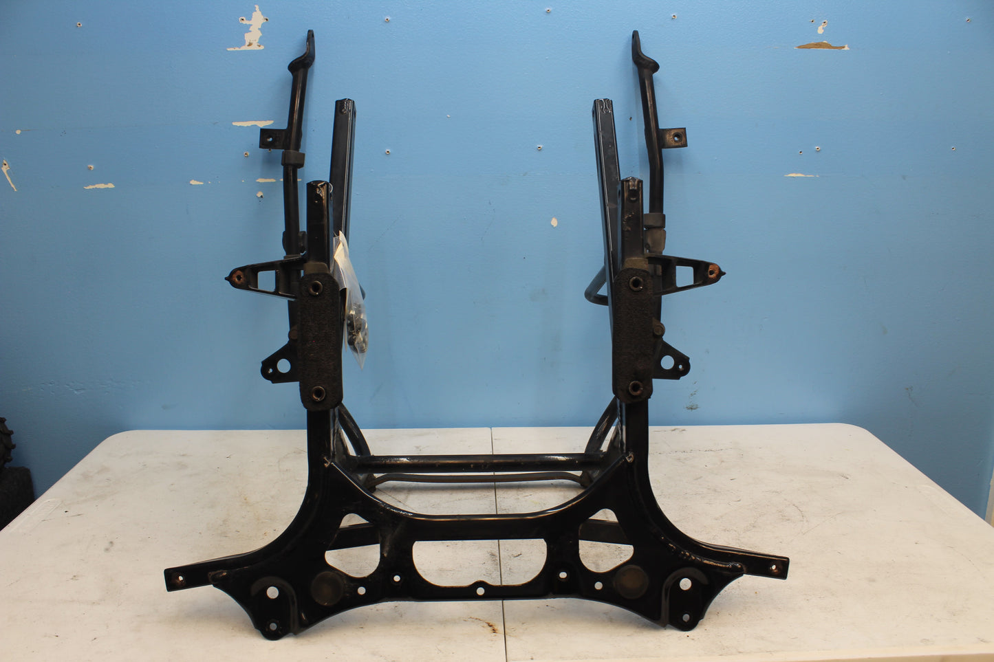 01-10 Honda Goldwing Rear Trunk Luggage Frame Saddlebag Stay Mount 84100-MCA-A61