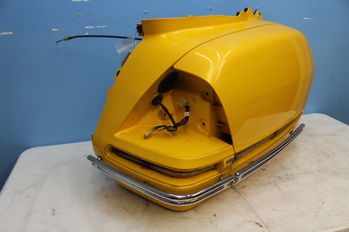 2001-2010 Honda Goldwing OEM Right Saddlebag Storage Luggage 81211-MCA-000ZD