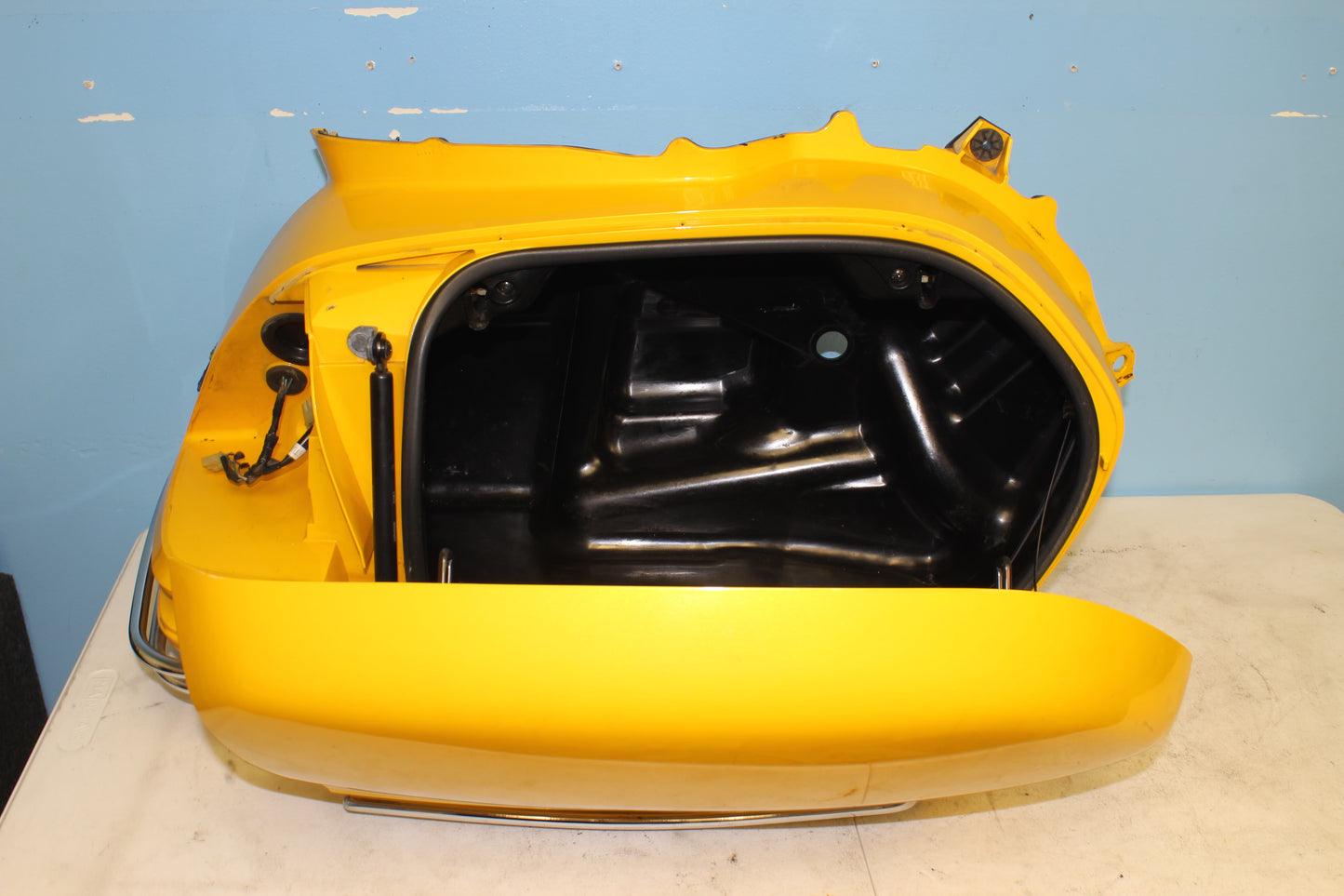 2001-2010 Honda Goldwing OEM Right Saddlebag Storage Luggage 81211-MCA-000ZD