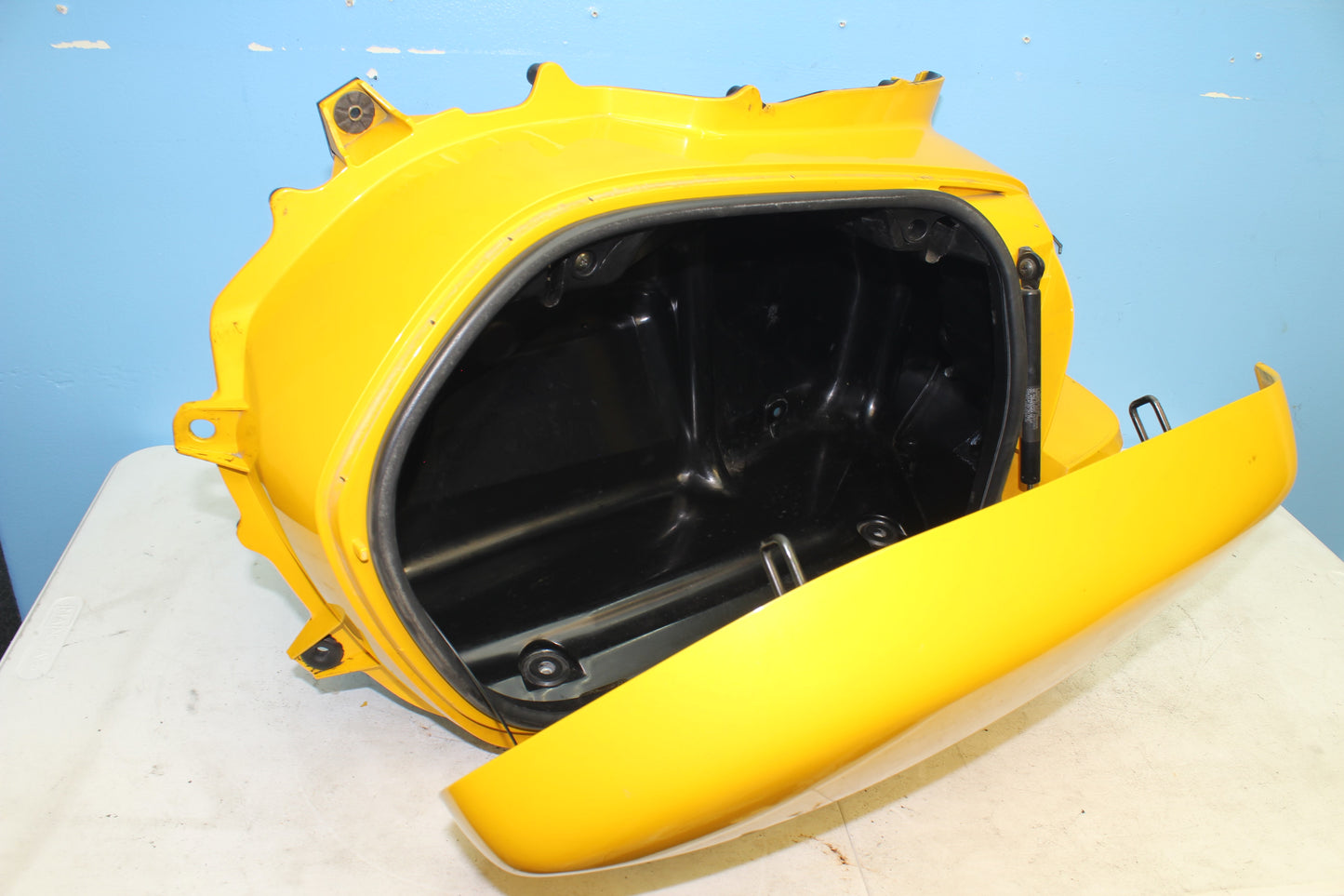 2001-2010 Honda Goldwing OEM Left Saddlebag Assembly 81411-MCA-000ZD