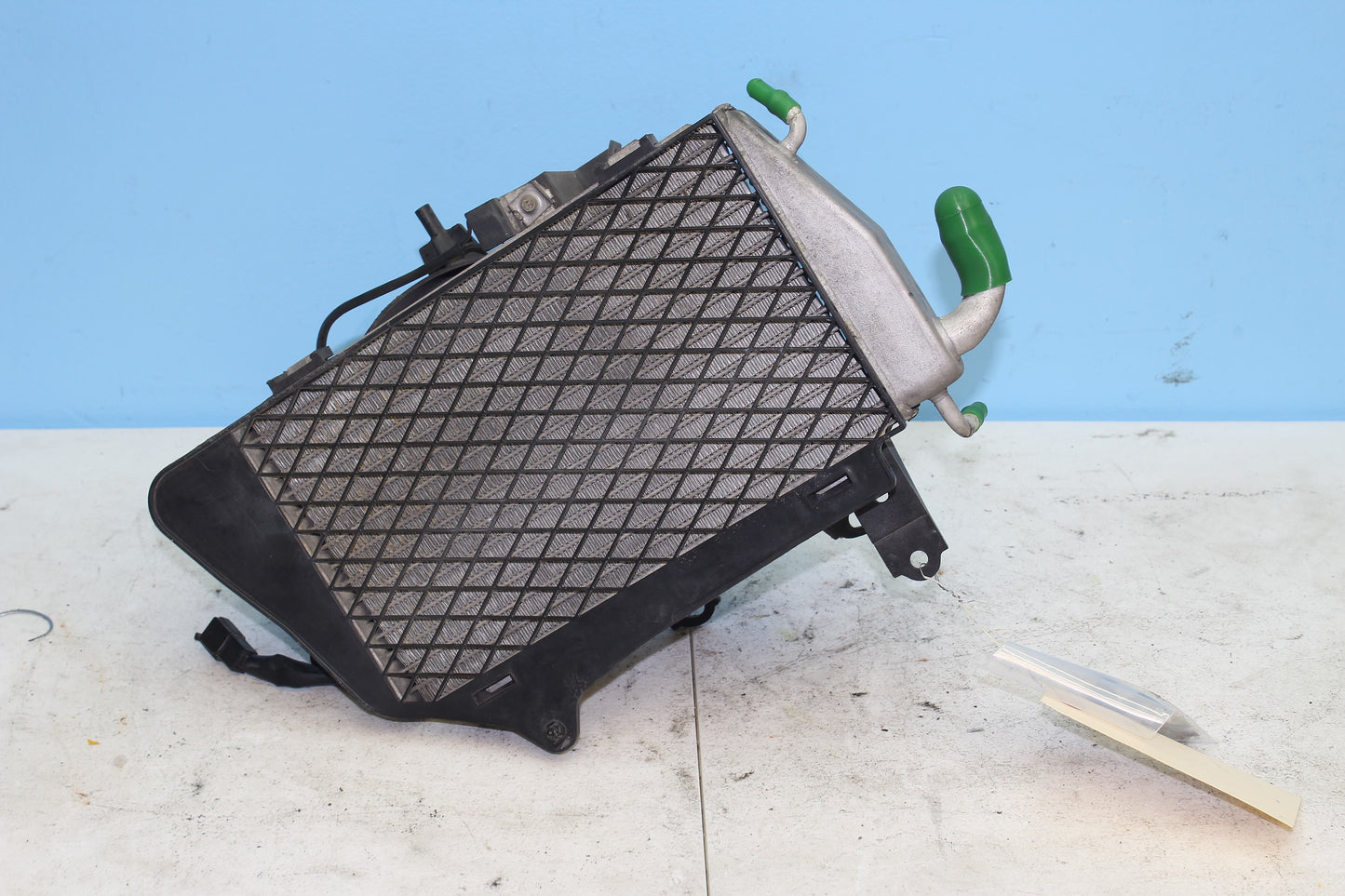 01-10 Honda Goldwing OEM Left Side Radiator w/ Shroud & Fan