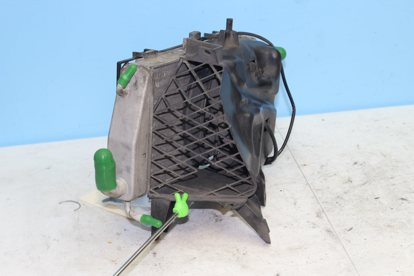 01-10 Honda Goldwing OEM Left Side Radiator w/ Shroud & Fan