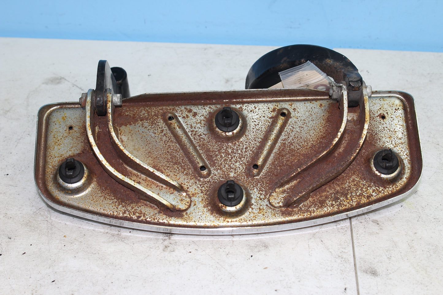 1999-2013 Harley Davidson Road King OEM Right Front Footboard Assembly 50621-79A