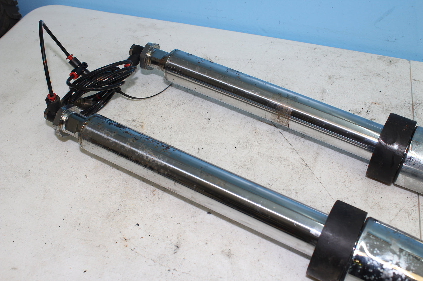 1999-2013 Harley Davidson Road King OEM Fork Left Right Suspesion Legs Tube