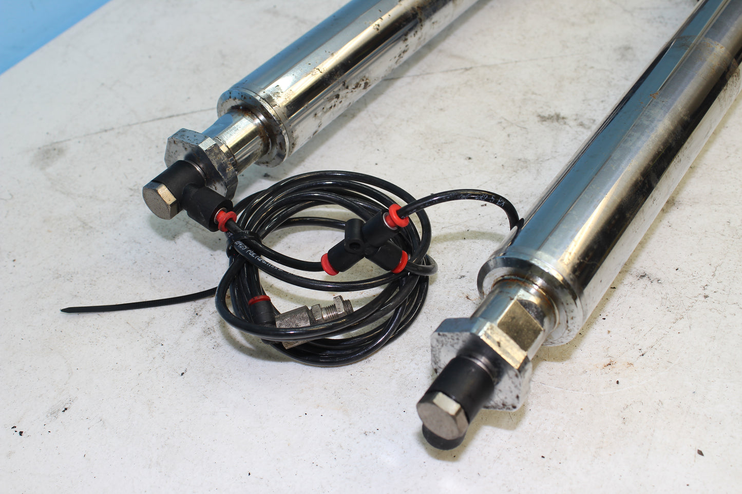 1999-2013 Harley Davidson Road King OEM Fork Left Right Suspesion Legs Tube