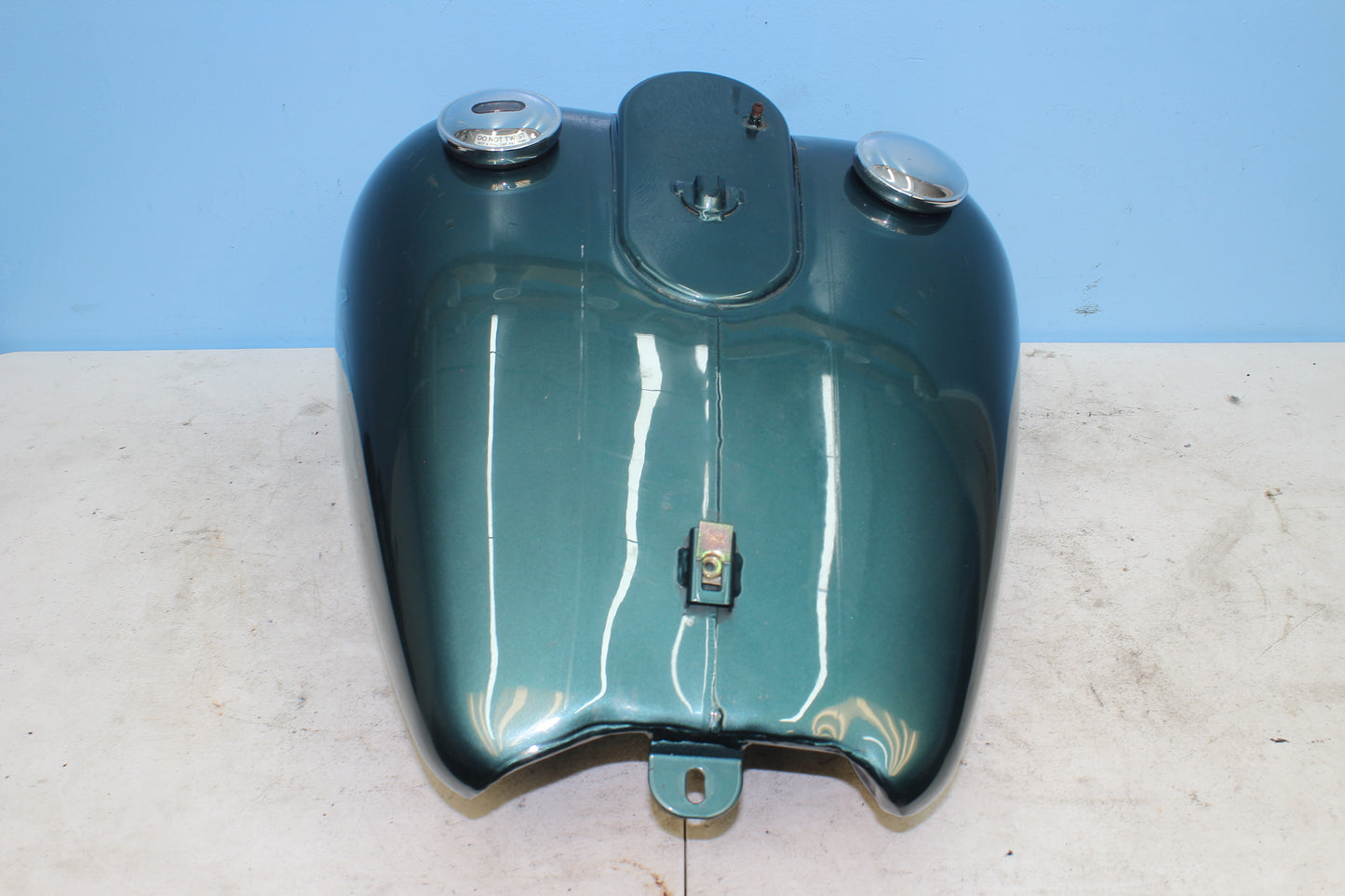 1999-2013 Harley Davidson Road King OEM Fuel Gas Tank 61225-98 *CARB NOT FI*