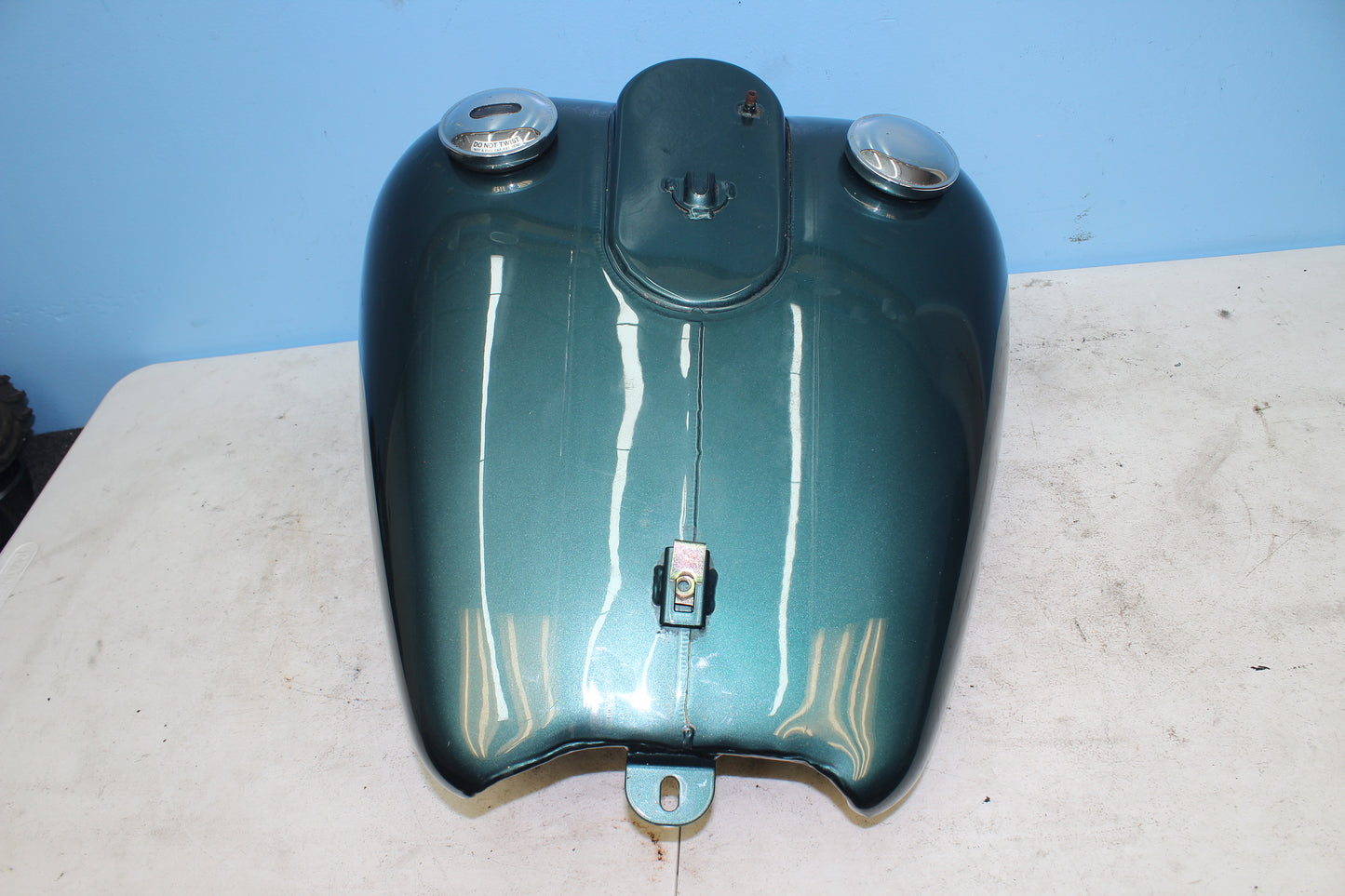 1999-2013 Harley Davidson Road King OEM Fuel Gas Tank 61225-98 *CARB NOT FI*