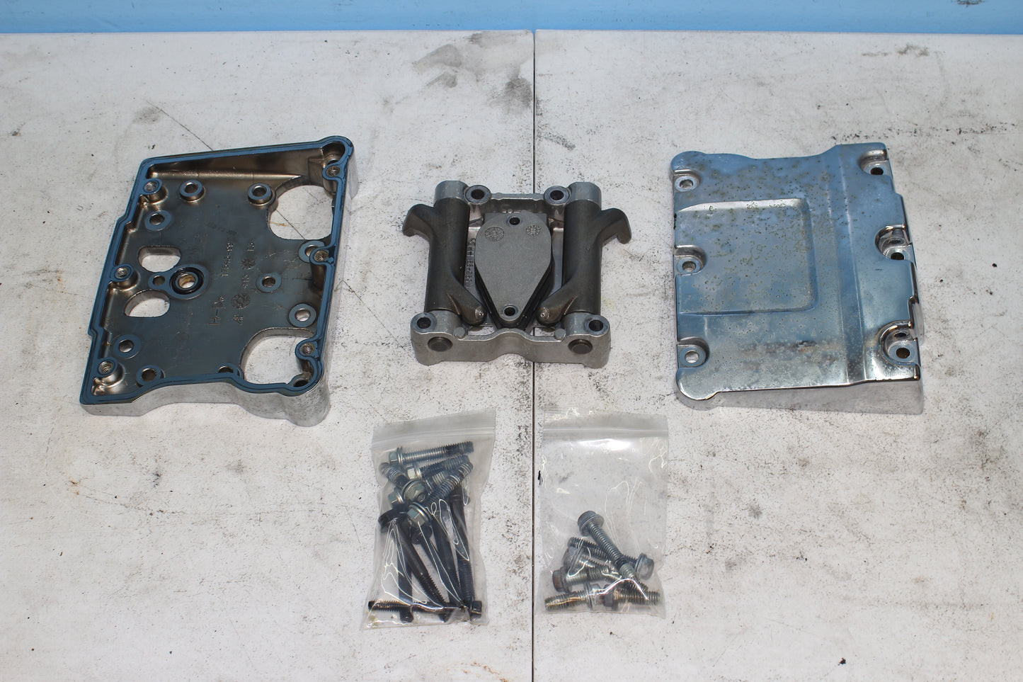 1999-2013 Harley Davidson Road King OEM Rocker Box w/ Rocker Arms Cover 17572-99