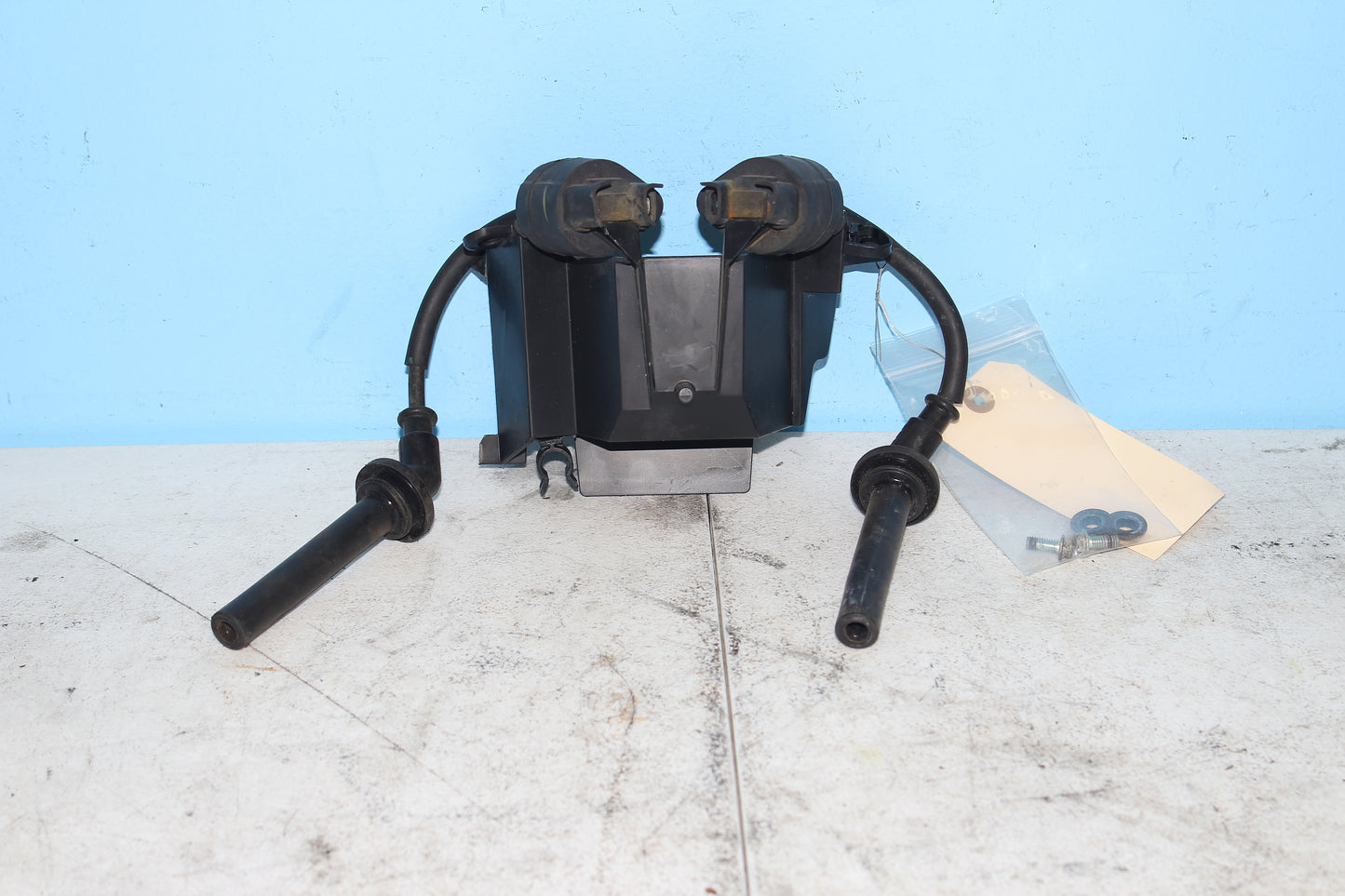 19-24 Yamaha YZF-R3 ABS OEM Ignition Coil Assembly w/ Bracket 1WD-H2310-02-00