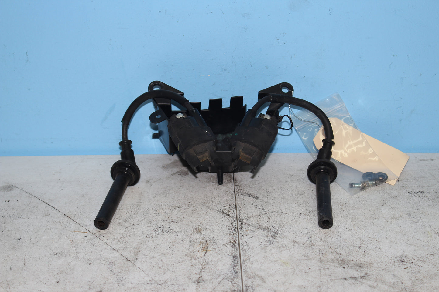 19-24 Yamaha YZF-R3 ABS OEM Ignition Coil Assembly w/ Bracket 1WD-H2310-02-00