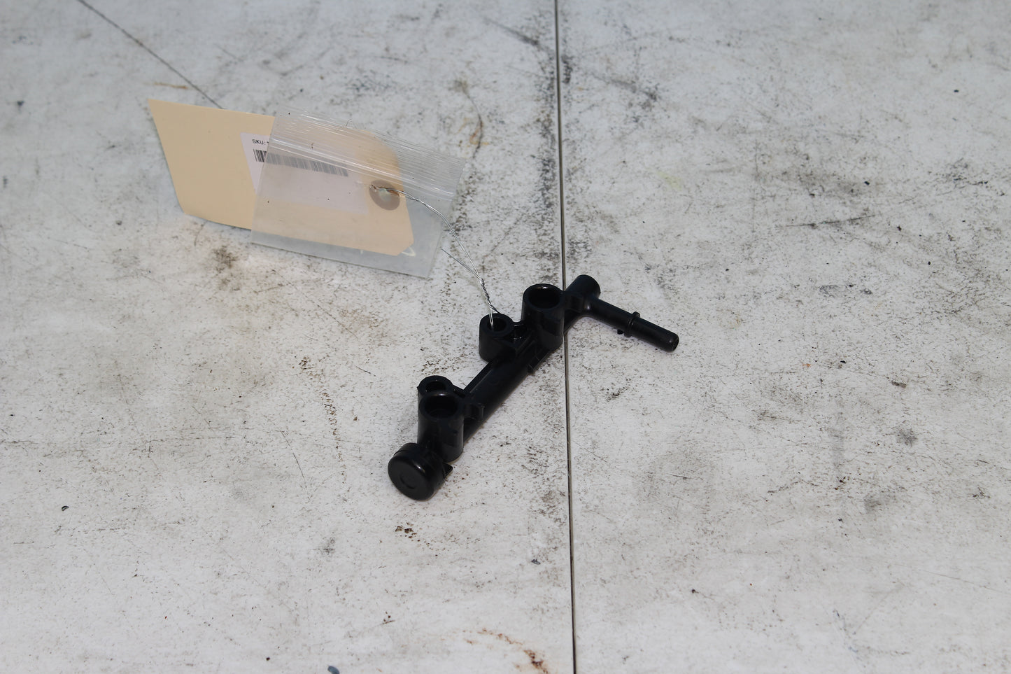 2019-2024 Yamaha YZF-R3 ABS OEM Fuel Rail / Pipe 1WD-E3938-00-00