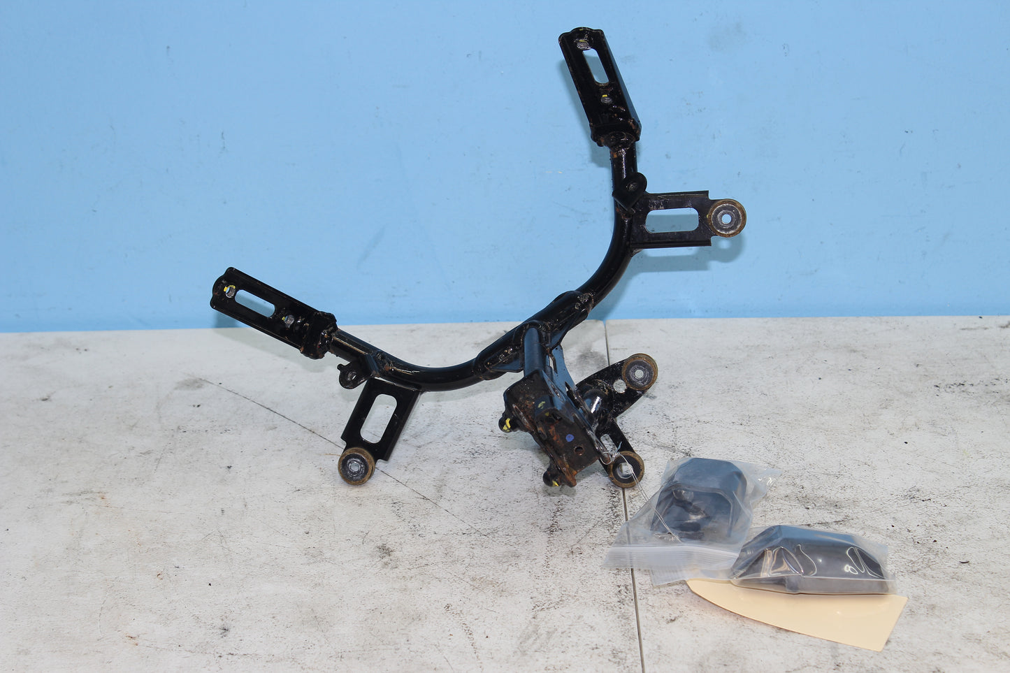 19-24 Yamaha YZF-R3 ABS OEM Stay Front Cowl / Headlight Mount BS7-F8356-00-00