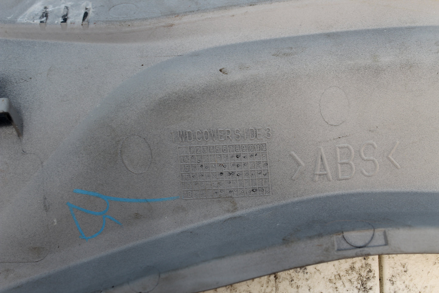 2019-2024 Yamaha YZF-R3 ABS OEM Seat Filler Panel / Center Tail 1WD-F1731-00-00