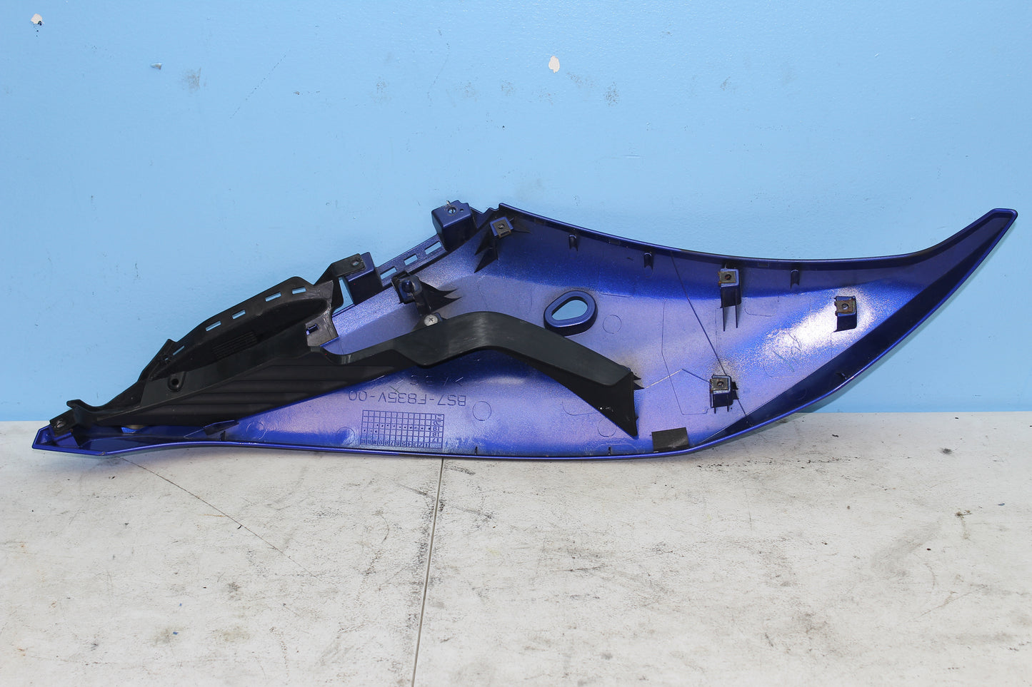 2019-2024 Yamaha YZF-R3 ABS OEM Right Mid Fairing  BS7-F835V-00 *DMG*