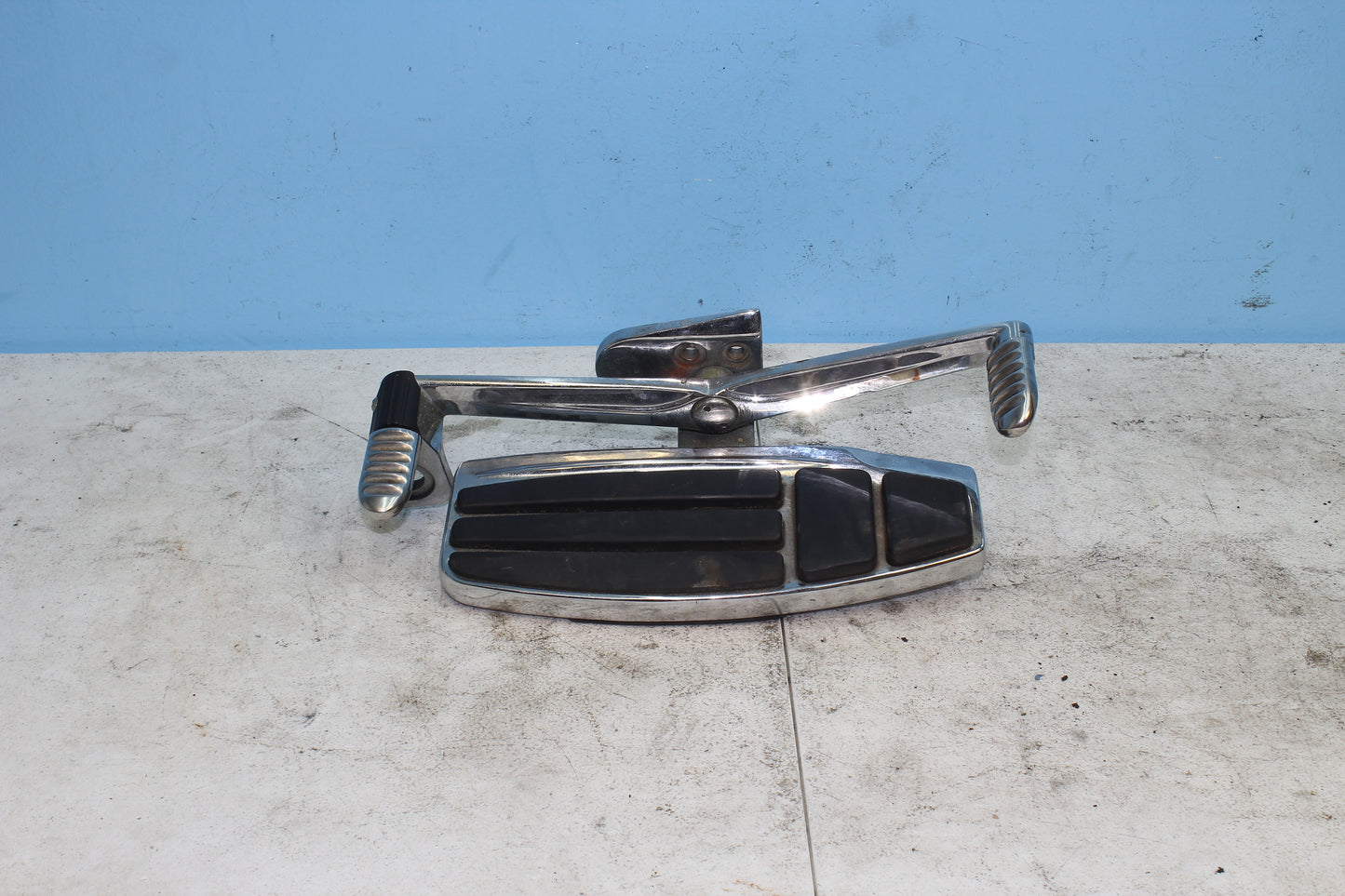 01-10 Honda Goldwing Front Left Foot Rest Floorboard Heel Toe Shifter Linkage
