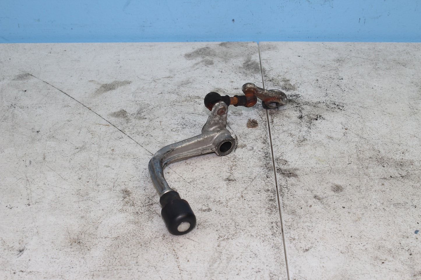 01-10 Honda Goldwing Front Left Foot Rest Floorboard Heel Toe Shifter Linkage
