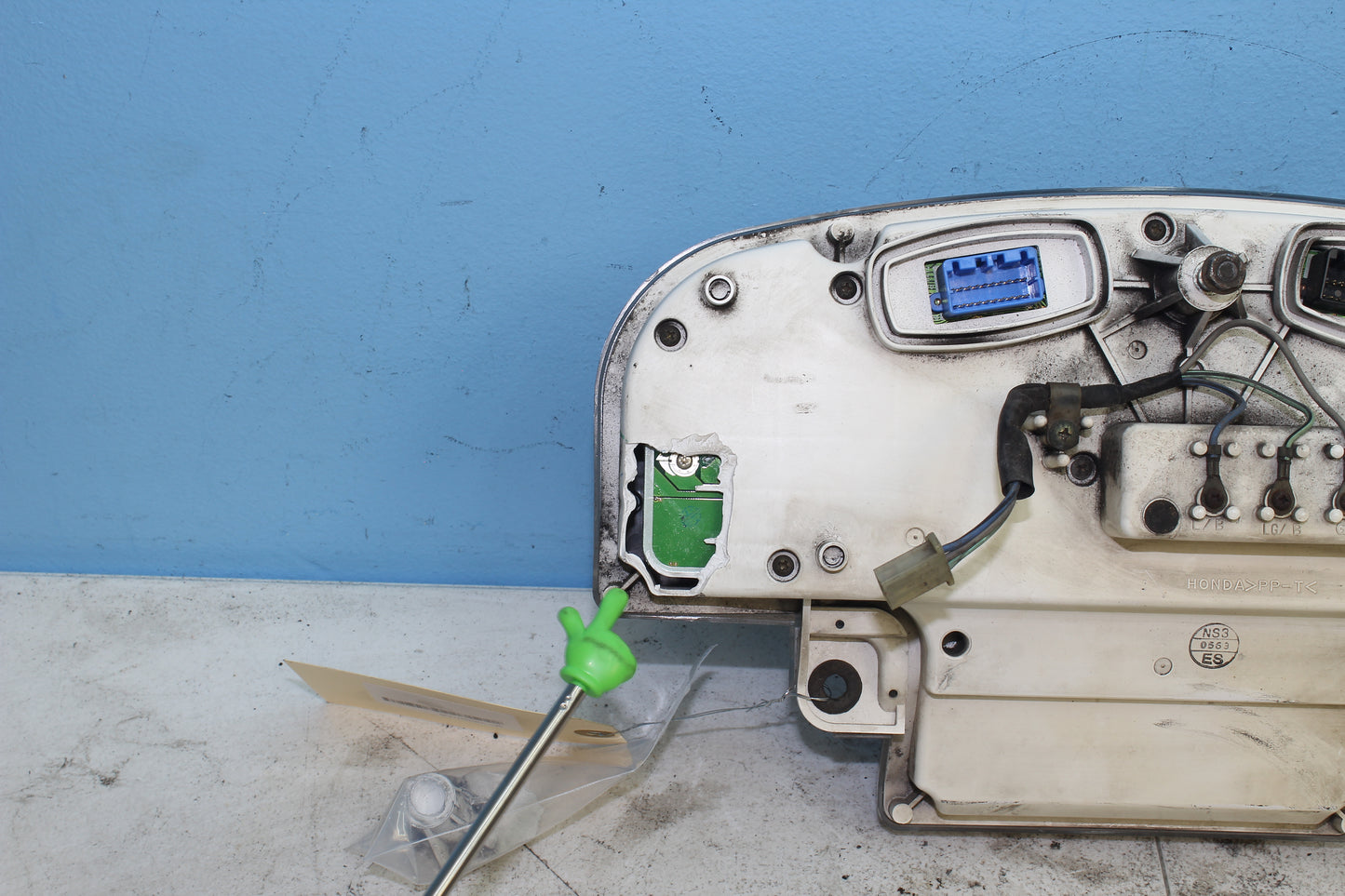 2001-2010 Honda Goldwing OEM Gauge Cluster *DMG*