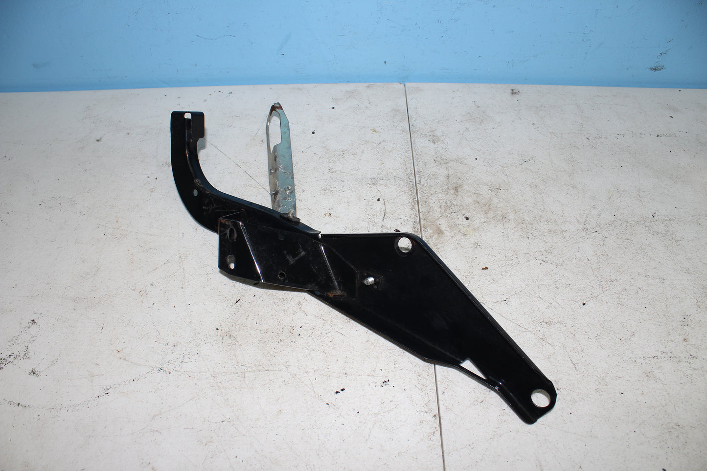 97-13 Harley Davidson StreetGlide OEM Front Batwing Fairing Stay Brackets (PAIR)