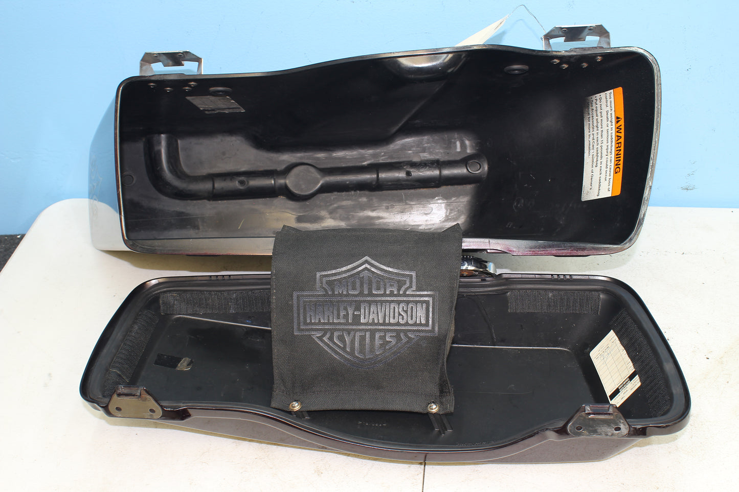 1997-2013 Harley Davidson StreetGlide OEM Right Saddle Bag