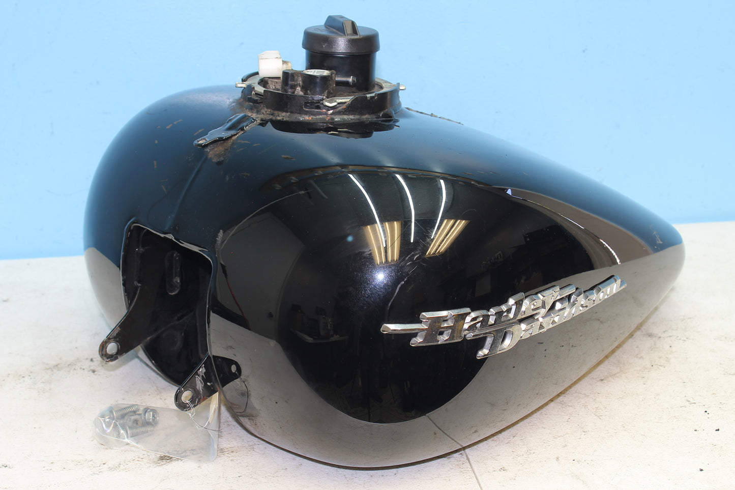 1997-2013 Harley Davidson StreetGlide OEM Gas Tank w/ Fuel Pump *Scratched*