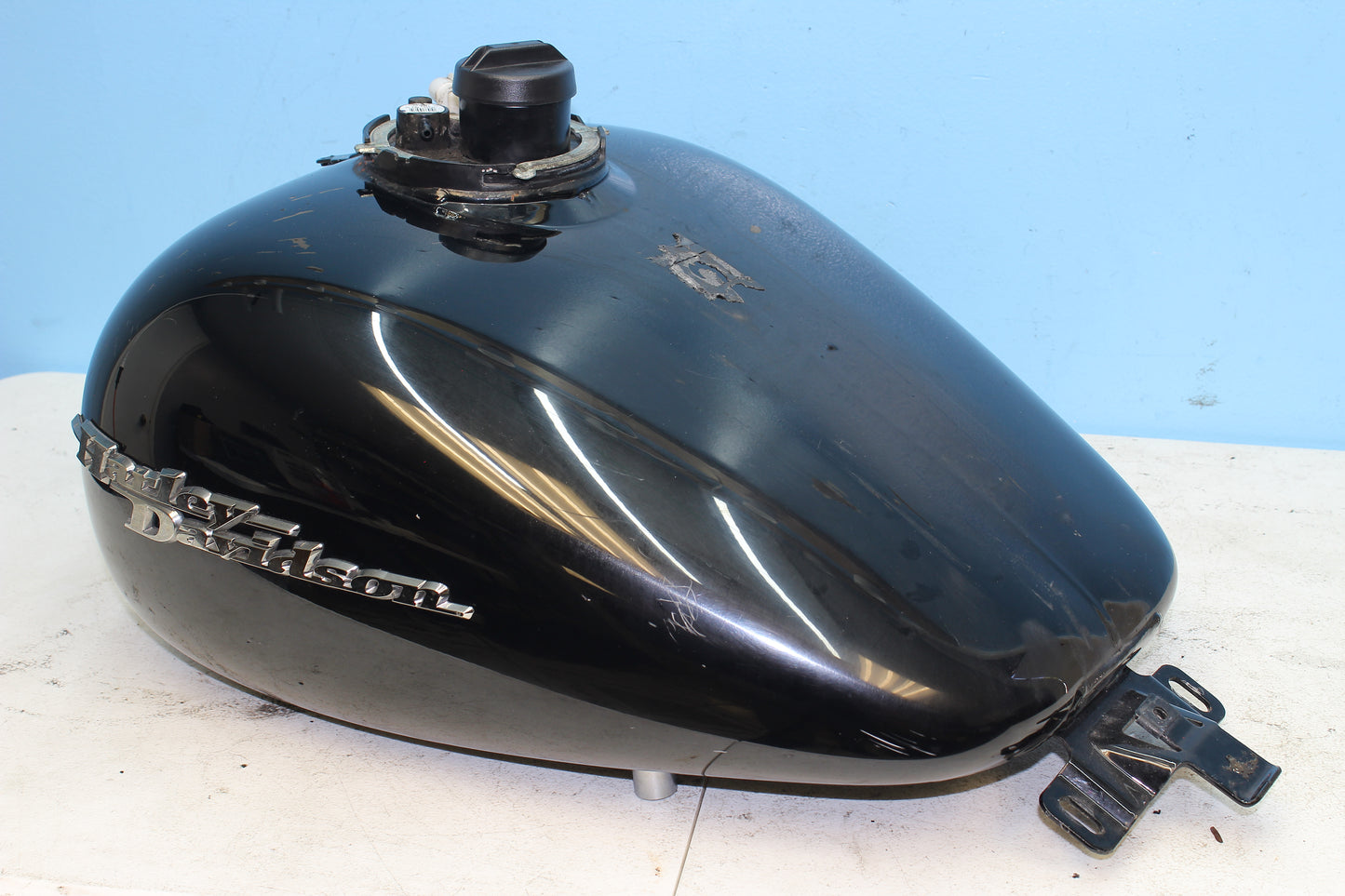 1997-2013 Harley Davidson StreetGlide OEM Gas Tank w/ Fuel Pump *Scratched*
