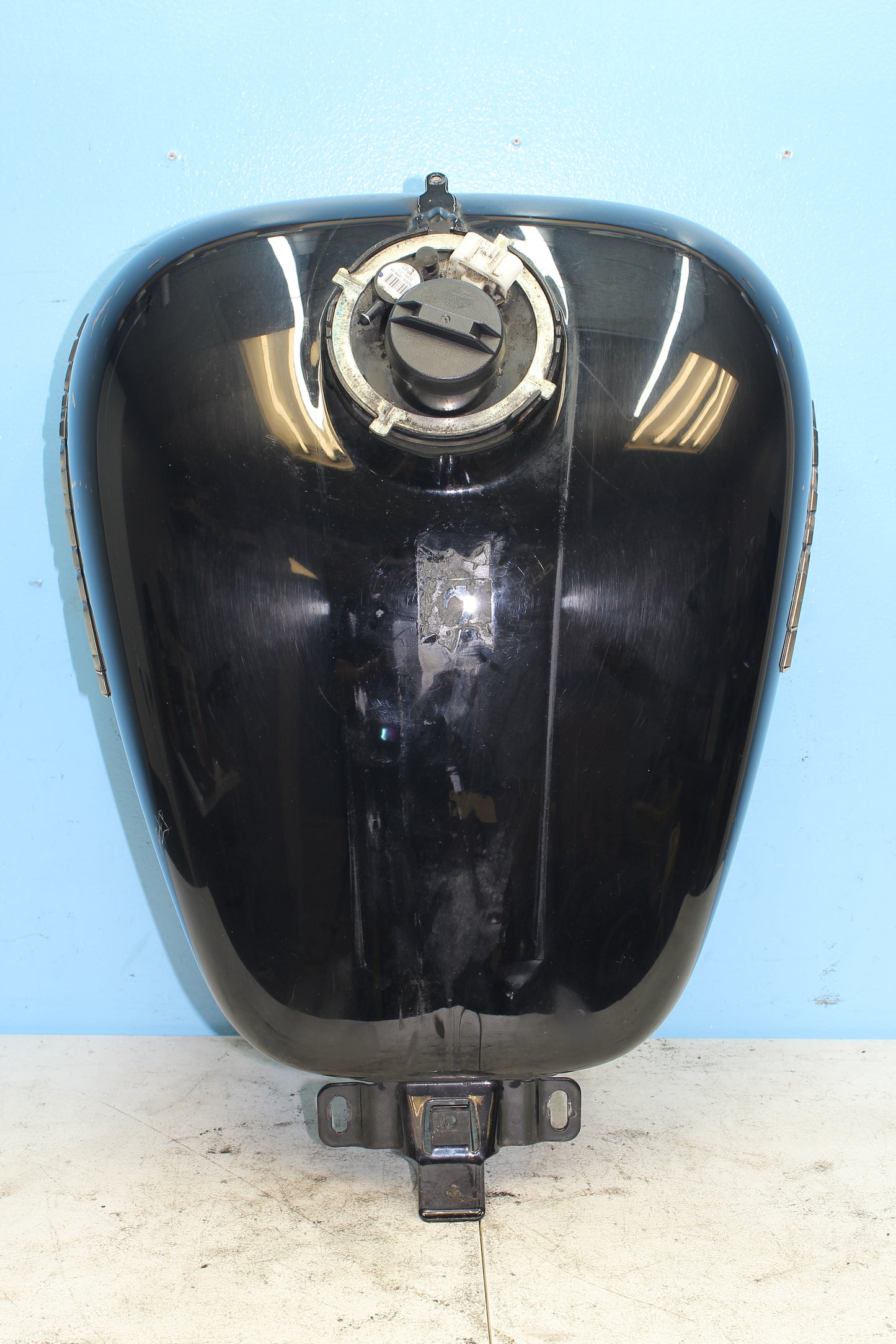 1997-2013 Harley Davidson StreetGlide OEM Gas Tank w/ Fuel Pump *Scratched*