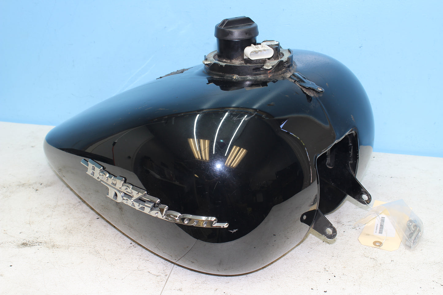 1997-2013 Harley Davidson StreetGlide OEM Gas Tank w/ Fuel Pump *Scratched*