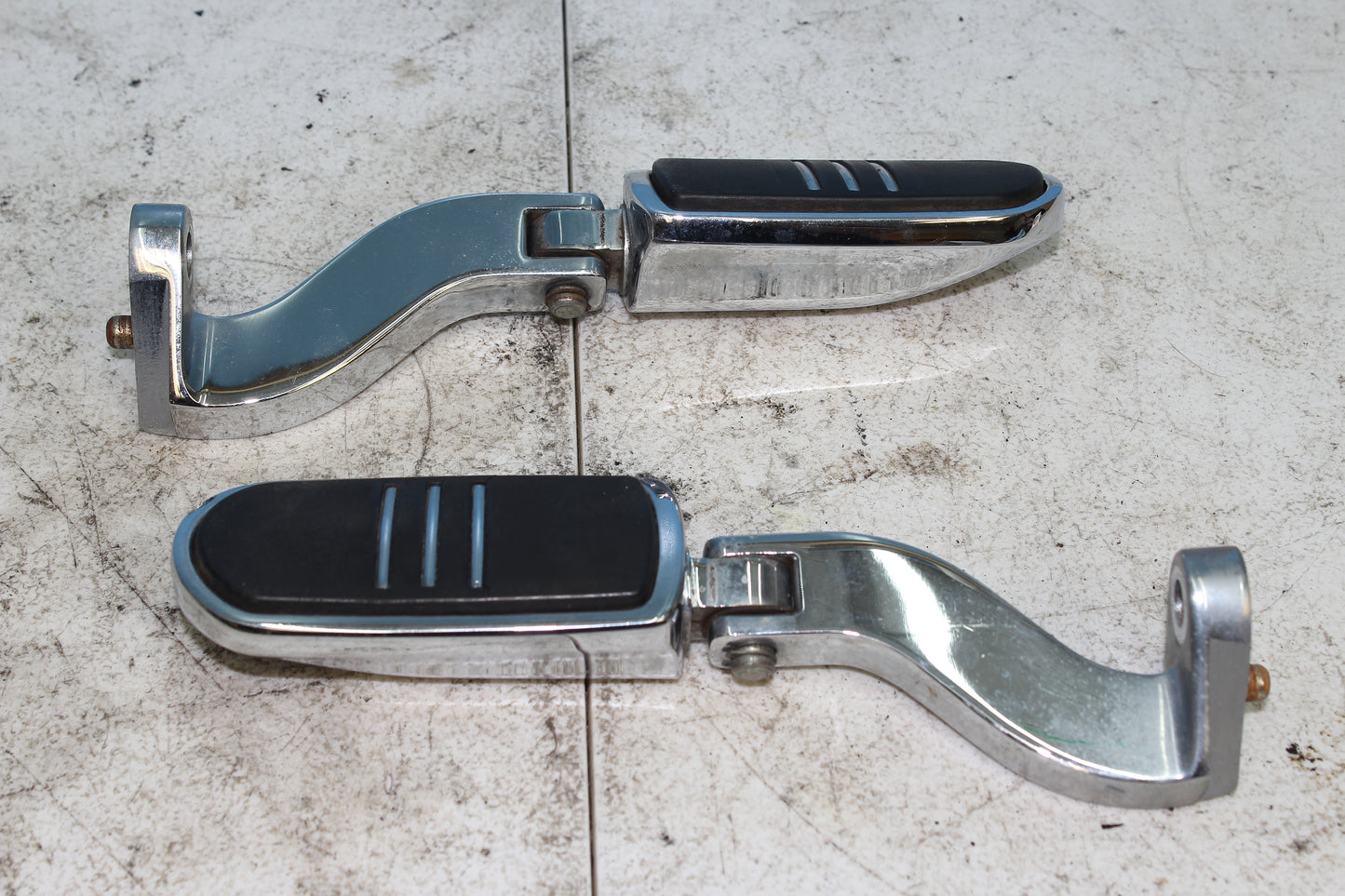 1997-2013 Harley Davidson StreetGlide OEM Rear Passenger Foot Pegs