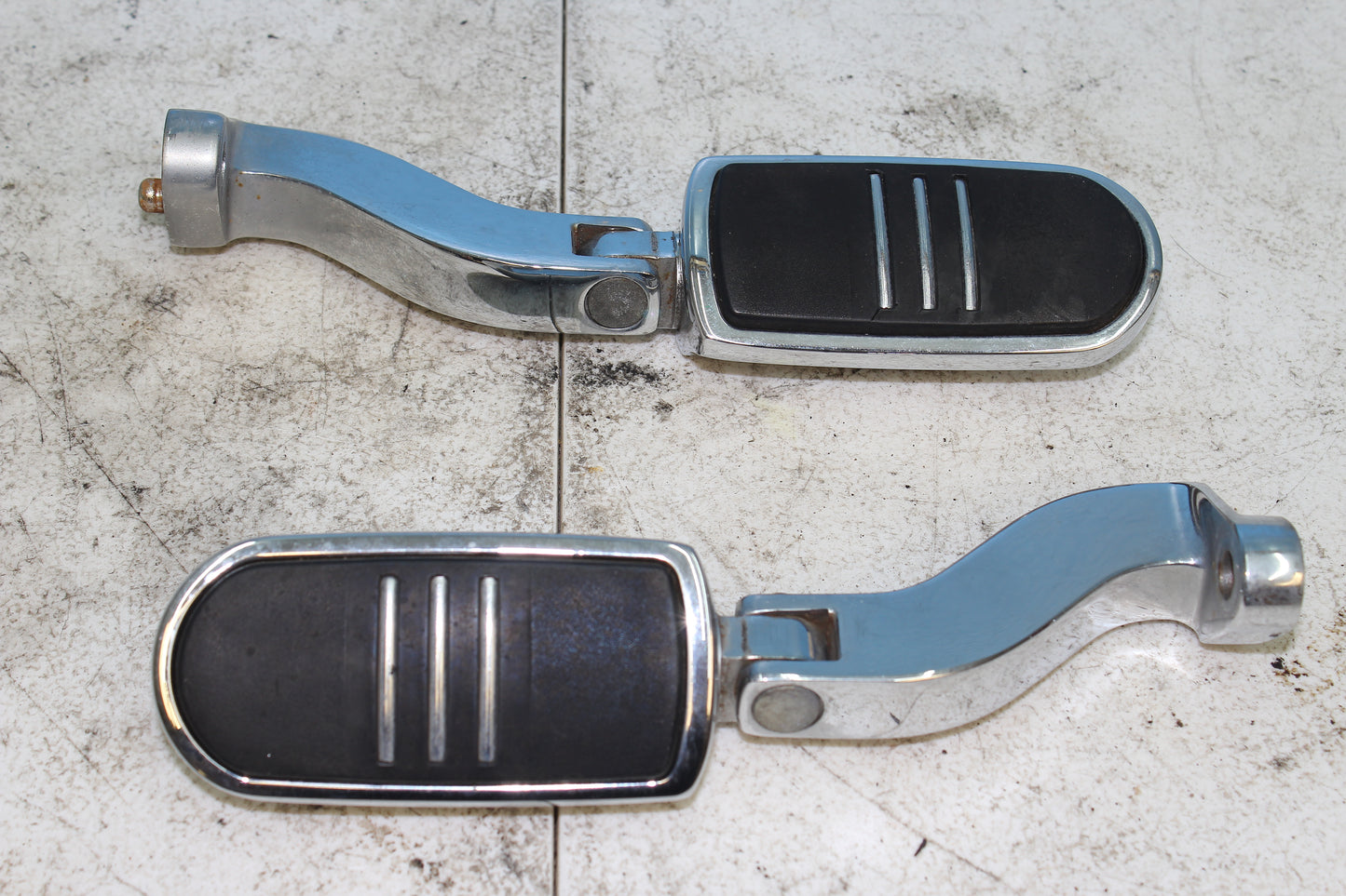 1997-2013 Harley Davidson StreetGlide OEM Rear Passenger Foot Pegs