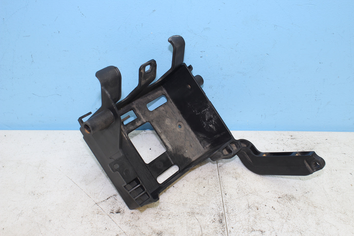 1997-2013 Harley Davidson StreetGlide OEM Battery Box / Pan 66281-08