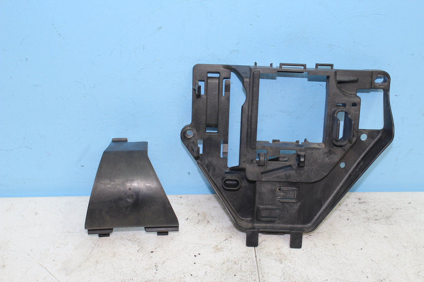 1997-2013 Harley Davidson StreetGlide OEM Battery Box / Pan 66281-08