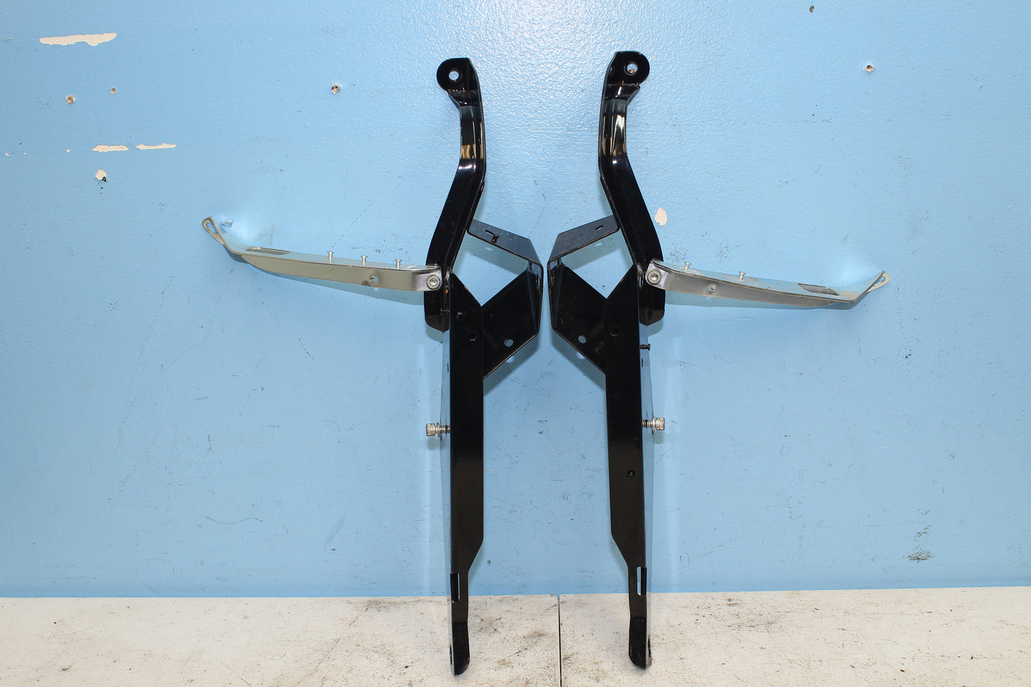 1997-2013 Harley Davidson StreetGlide OEM Batwing Mount Brackets Front Fairing