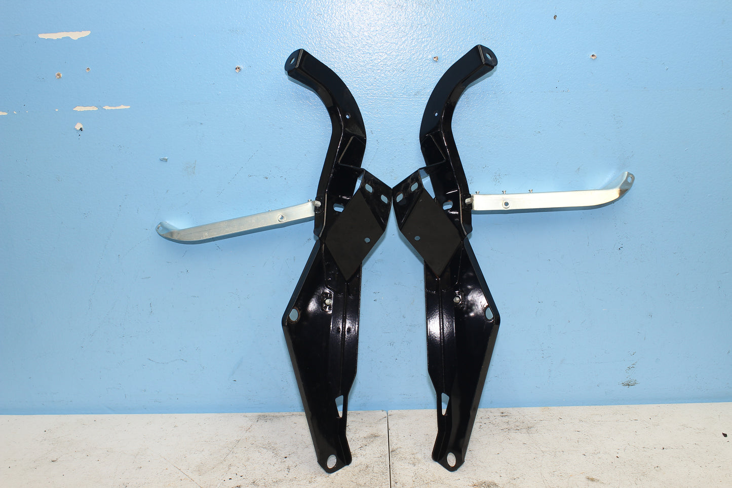 1997-2013 Harley Davidson StreetGlide OEM Batwing Mount Brackets Front Fairing