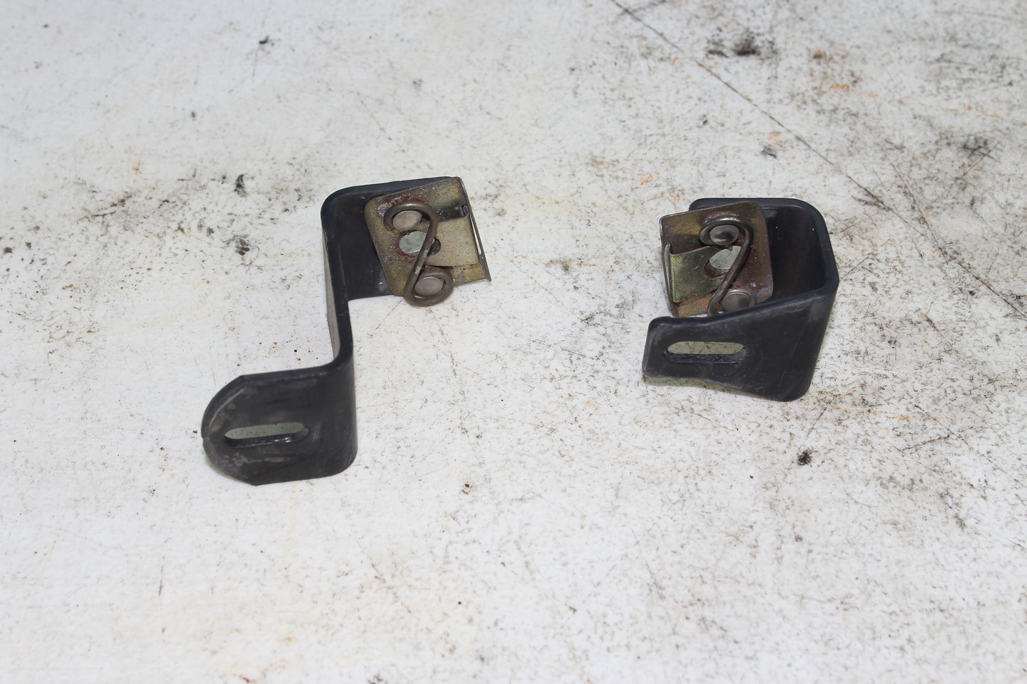 1997-2013 Harley Davidson StreetGlide OEM Right Saddlebag Quick Release / Mount