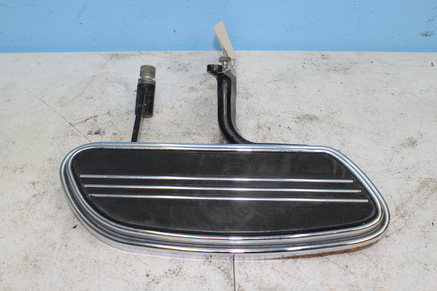 1997-2013 Harley Davidson StreetGlide OEM Left Floorboard Assembly