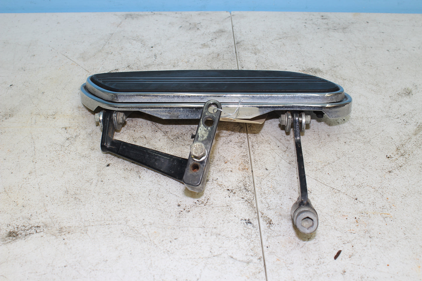 1997-2013 Harley Davidson StreetGlide OEM Left Floorboard Assembly